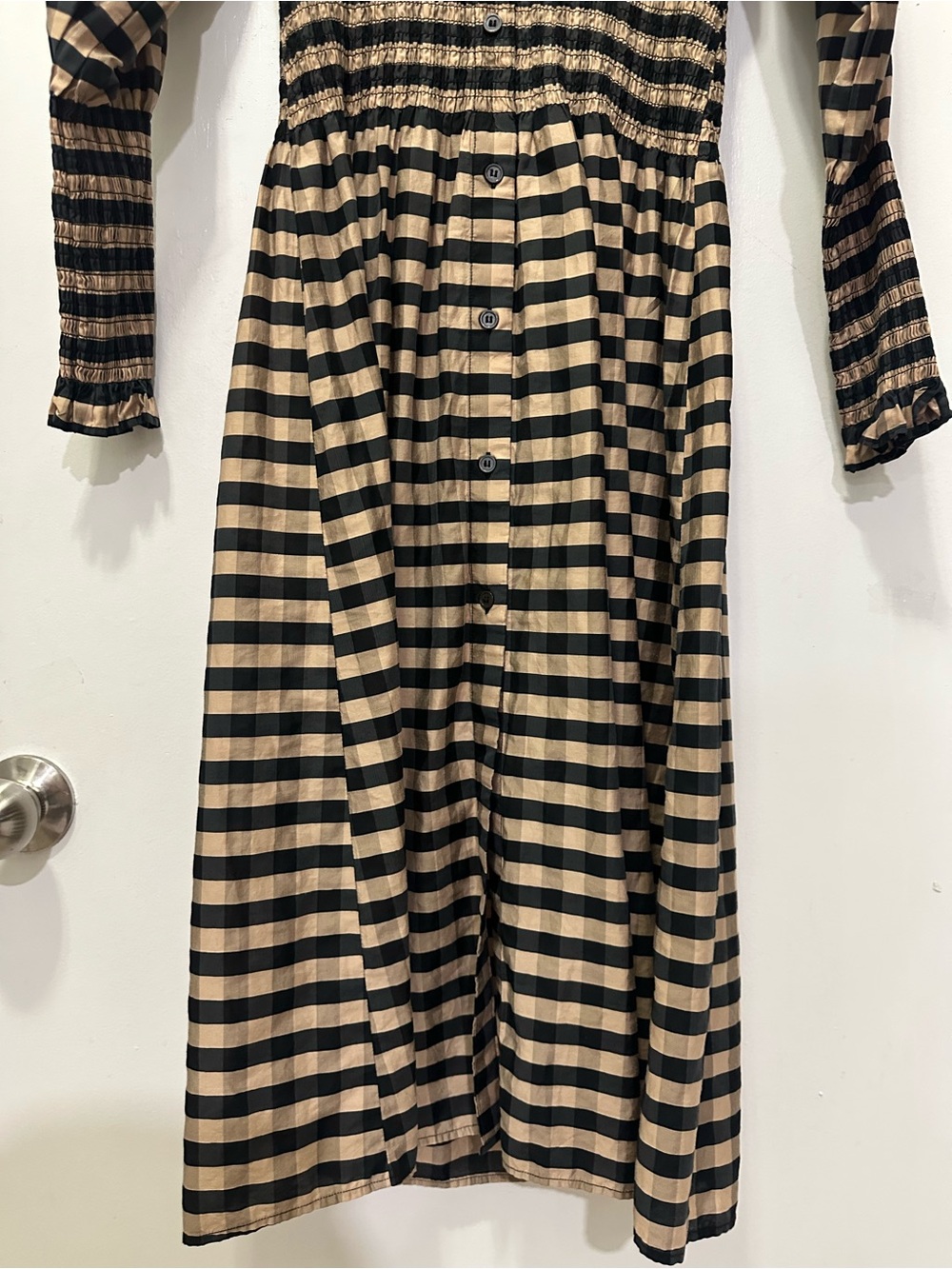 & Other Stories Black and Tan Checked Smocked Waist Midi Dress Sz 6 - Picture 6 of 7